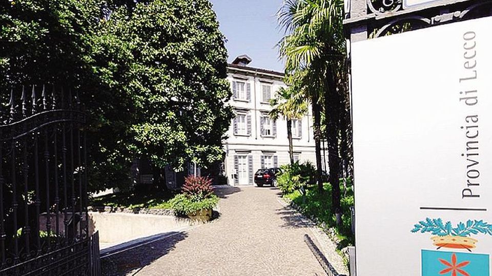 Lecco, la Provincia senza soldi E le scuole cadono a pezzi Lecco, la Provincia senza soldi E le scuole cadono a pezzi