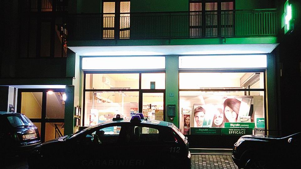 Coltellaccio contro i farmacisti All’ora di cena arriva il bandito Coltellaccio contro i farmacisti All’ora di cena arriva il bandito
