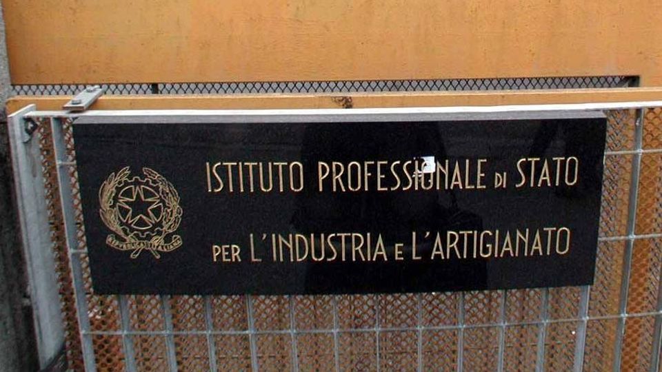 Calci alla studentessa dell’istituto Fiocchi «Stiamo indagando» Calci alla studentessa dell’istituto Fiocchi «Stiamo indagando»