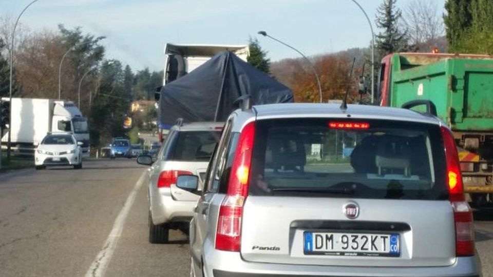 Erba, black out elettrico In tilt anche i semafori Erba, black out elettrico In tilt anche i semafori