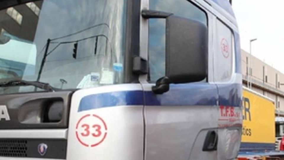 Lecco. L’autotrasporto è con le gomme a terra Lecco. L’autotrasporto è con le gomme a terra