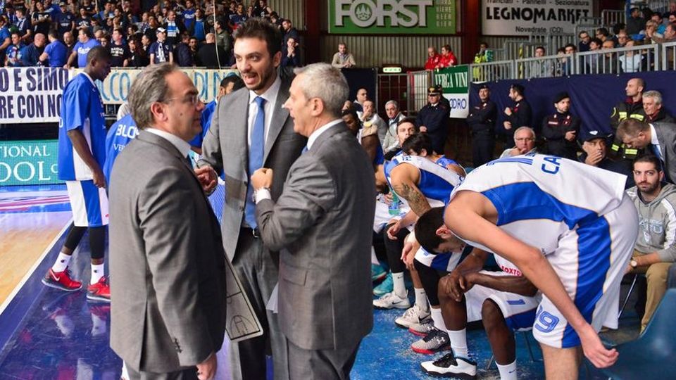 Cantù sta a guardare Milano sfida Pesaro Cantù sta a guardare Milano sfida Pesaro