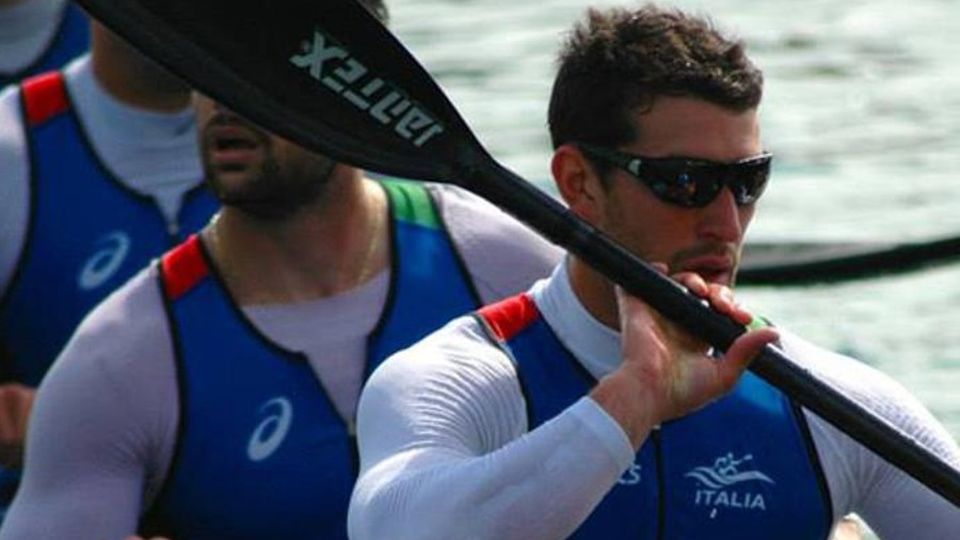 Nicola Ripamonti inizia a pagaiare verso Rio Nicola Ripamonti inizia a pagaiare verso Rio