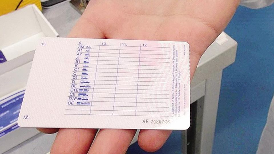 Lecco, la patente nuova? Costerà 30 euro in più Lecco, la patente nuova? Costerà 30 euro in più