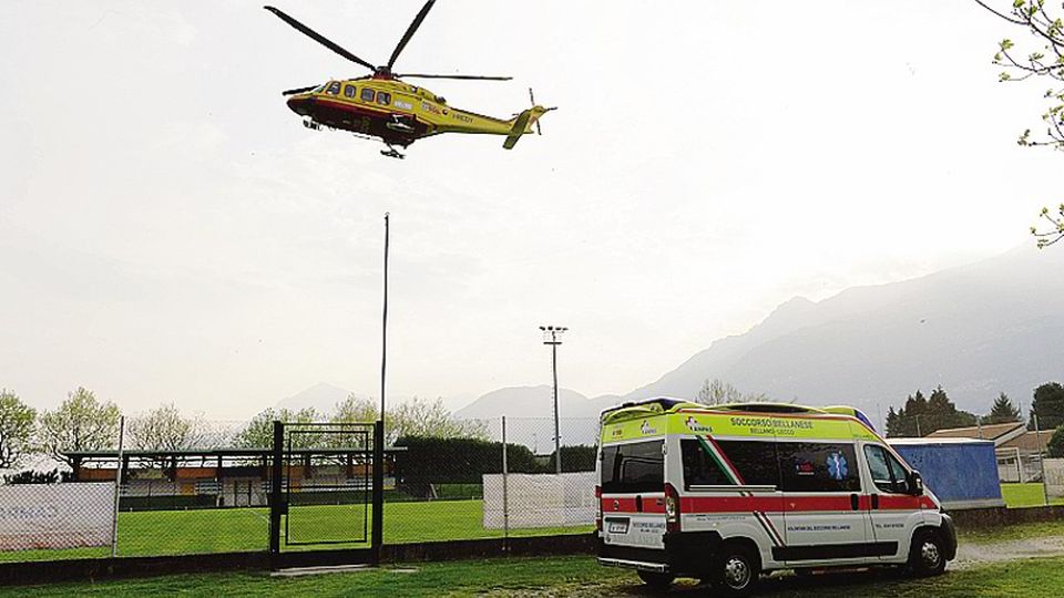 Cade da un muro di 2 metri Gravissimo in ospedale Cade da un muro di 2 metri Gravissimo in ospedale