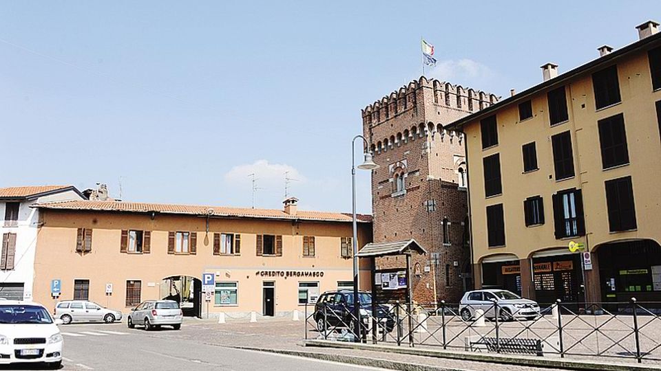 Giocano a pallone, è lite con i vigili Denunciati per vilipendio alla nazione Giocano a pallone, è lite con i vigili Denunciati per vilipendio alla nazione