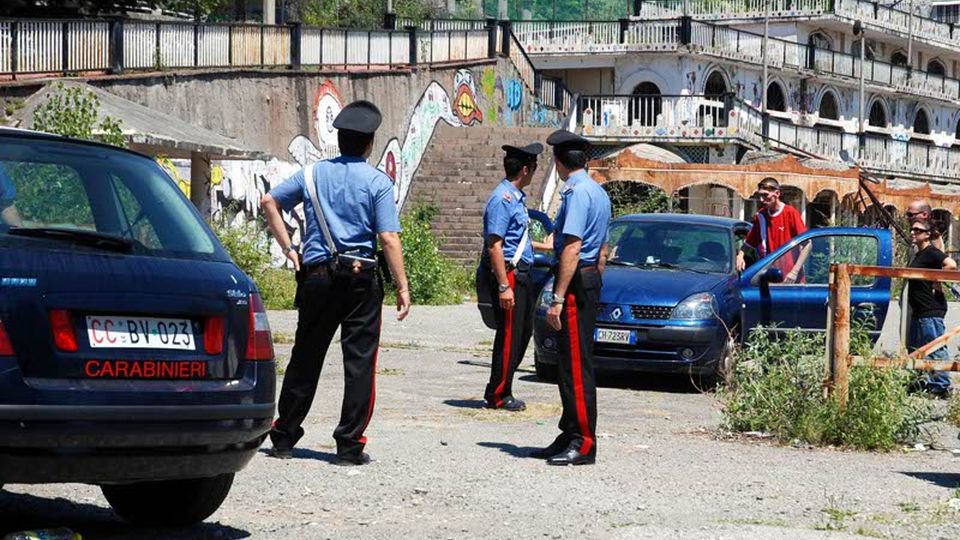 Pasquetta con rave party Consonno, arrivano i carabinieri Pasquetta con rave party Consonno, arrivano i carabinieri