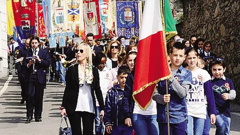 Ventiquattro comuni ricordano la Liberazione Partigiano tra i bambini Ventiquattro comuni ricordano la Liberazione Partigiano tra i bambini