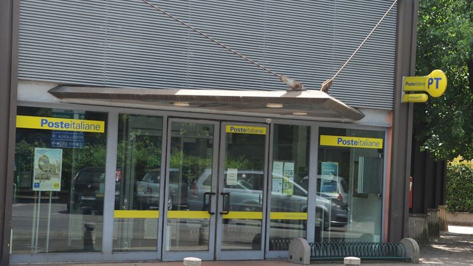 Rovello, assalto alle Poste Banditi seminano il terrore Rovello, assalto alle Poste Banditi seminano il terrore