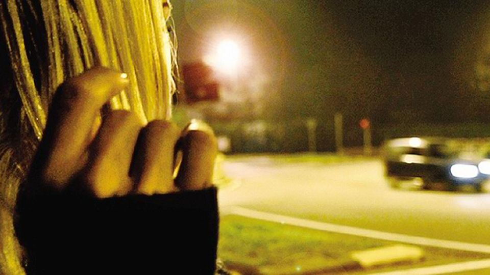Multe ai clienti delle lucciole Ma non fermano il via vai Multe ai clienti delle lucciole Ma non fermano il via vai