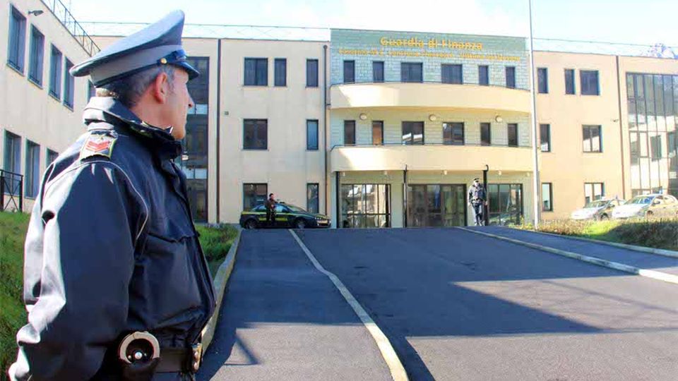 Dai pedinamenti ai soldi Sorrentino e Castagna li hanno incastrati così Dai pedinamenti ai soldi Sorrentino e Castagna li hanno incastrati così