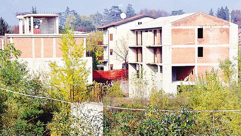 Oggiono: Ferrari scrive a Renzi «La caserma è in rovina» Oggiono: Ferrari scrive a Renzi «La caserma è in rovina»