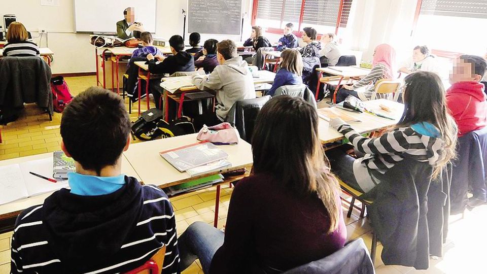 Lecco, scuole o pollai? Trenta studenti per classe Lecco, scuole o pollai? Trenta studenti per classe