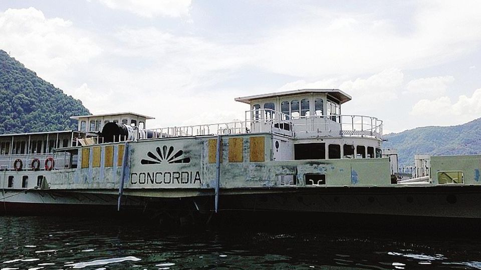 Fermo da tre anni Il Concordia va a pezzi Fermo da tre anni Il Concordia va a pezzi