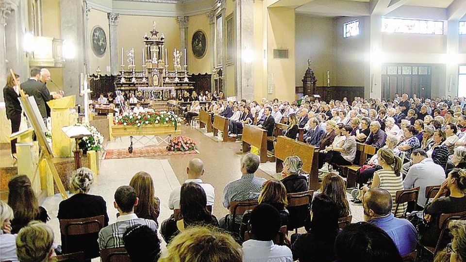 Erba, l’ultimo saluto a Marisa «Toccava l’umanità dentro di noi» Erba, l’ultimo saluto a Marisa «Toccava l’umanità dentro di noi»