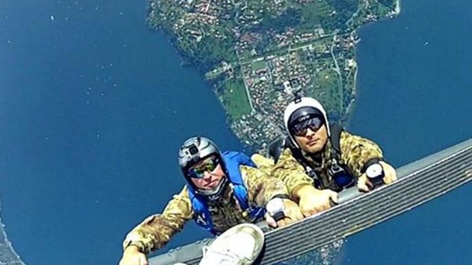 Il lago visto dal cielo Lanci nel vuoto a Bellagio Il lago visto dal cielo Lanci nel vuoto a Bellagio