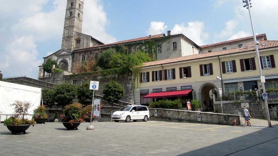 Cantù, lite con un passante Estrae la pistola e spara Cantù, lite con un passante Estrae la pistola e spara