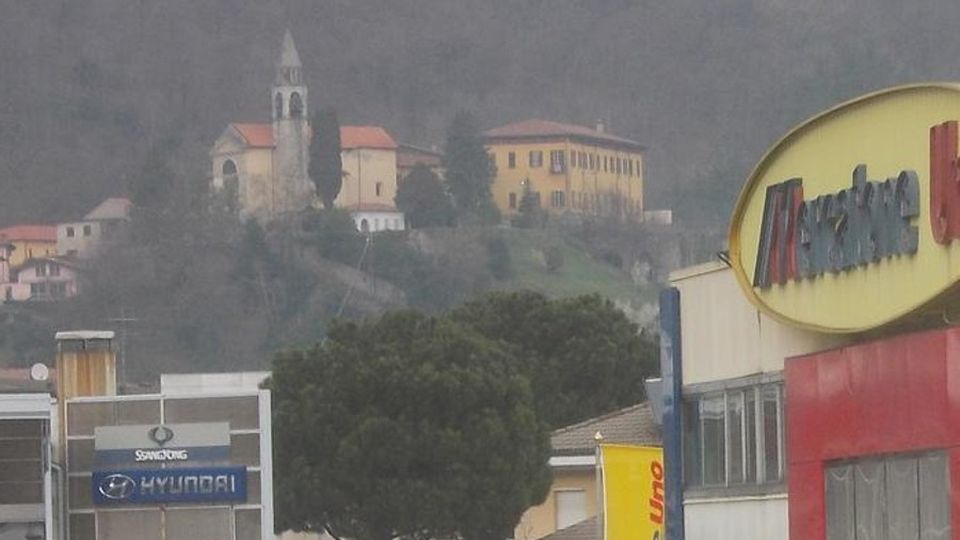 Crisi Mercatone Uno Il negozio è ormai vuoto Crisi Mercatone Uno Il negozio è ormai vuoto