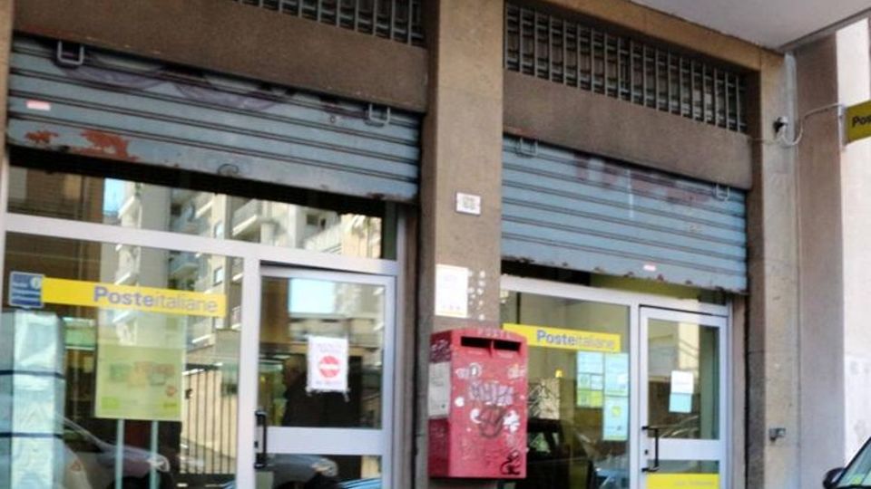 Poste, gli uffici non chiudono. Per ora Poste, gli uffici non chiudono. Per ora