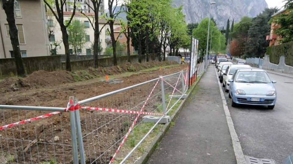Verde via De Gasperi Il sindaco: «Resterà» Tanti non ci credono Verde via De Gasperi Il sindaco: «Resterà» Tanti non ci credono