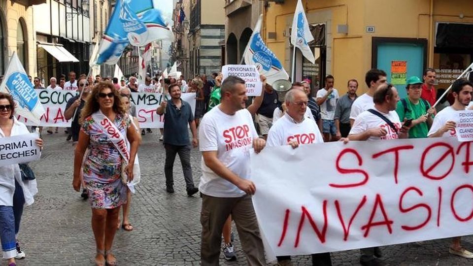In pochi al corteo contro i profughi In pochi al corteo contro i profughi