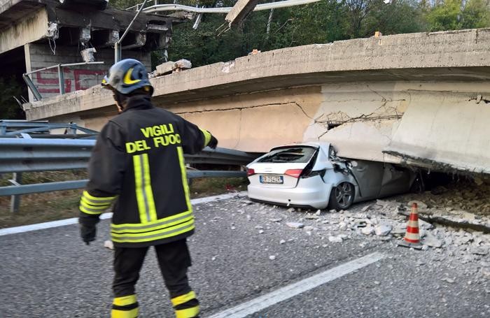 ANNONE - LECCO - CROLLA PONTE SULLA STATALE 36