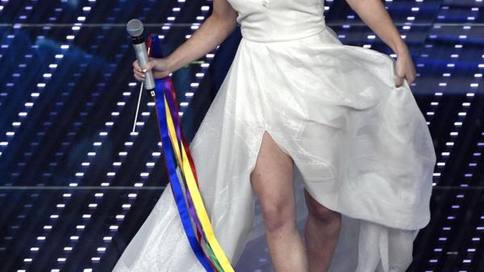 Mai così sexy il bianco di Dolcenera Mai così sexy il bianco di Dolcenera