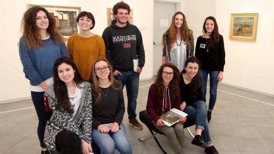 Fuori dalle aule del liceo si mettono alla prova Fuori dalle aule del liceo si mettono alla prova