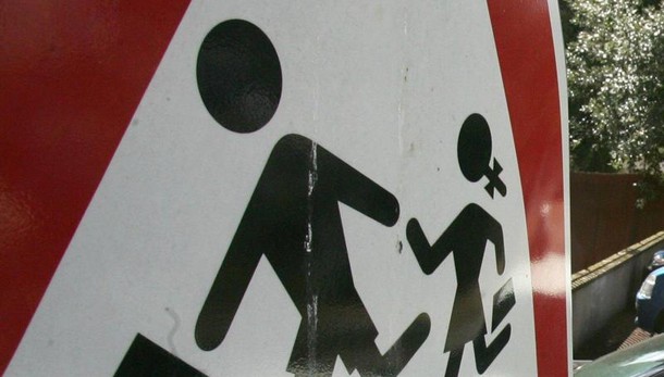 Autistico fuori aula, lite mamma-scuola