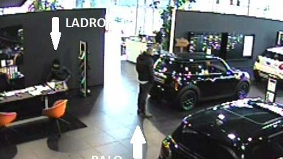 Rubavano auto di lusso Quattro marocchini in carcere Rubavano auto di lusso Quattro marocchini in carcere