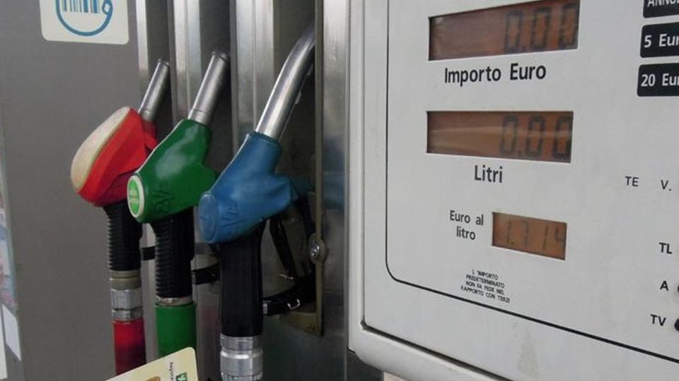 Sconto benzina, caos tessere «Bloccate o non funzionano» Sconto benzina, caos tessere «Bloccate o non funzionano»