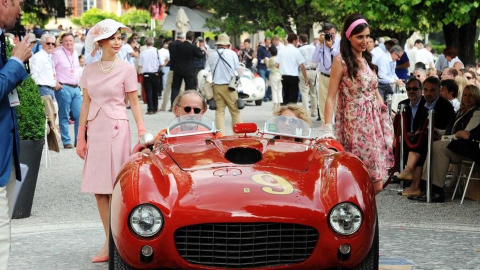 La moda di Lorenzo Riva al “Concorso di eleganza” La moda di Lorenzo Riva al “Concorso di eleganza”