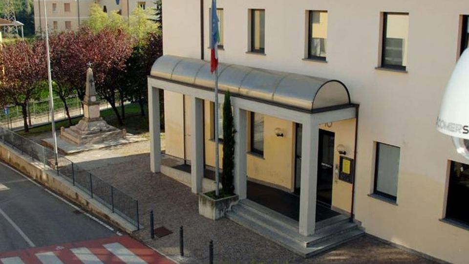 Terza incursione al centro sportivo E adesso arriva la videorveglianza Terza incursione al centro sportivo E adesso arriva la videorveglianza