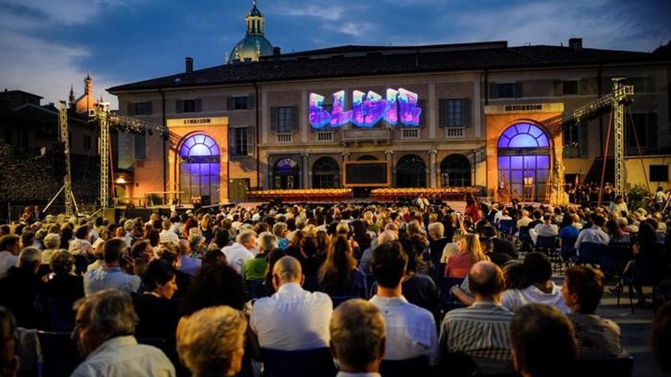 Como l'Elisir d'Amore di 200.com all'Arena del Teatro Sociale Como l'Elisir d'Amore di 200.com all'Arena del Teatro Sociale