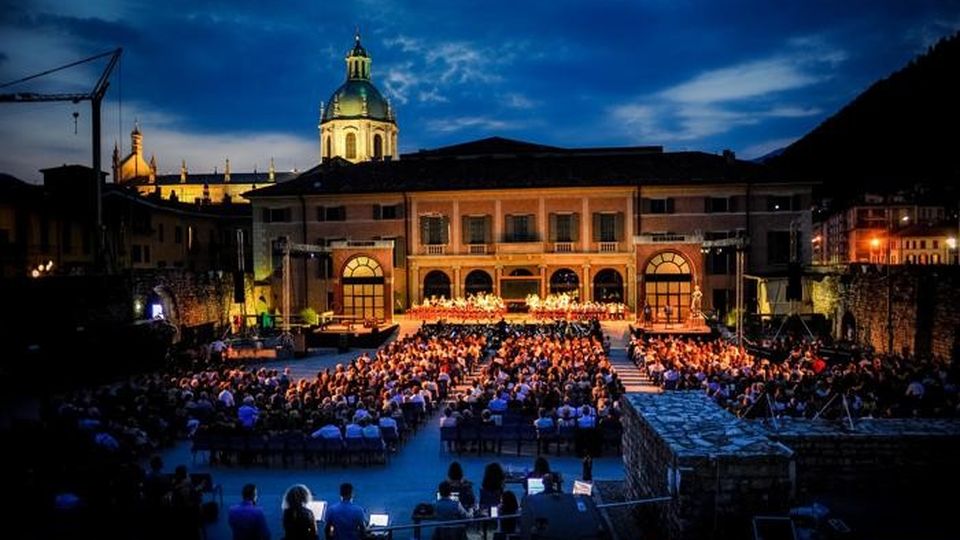 Como l'Elisir d'Amore di 200.com all'Arena del Teatro Sociale Como l'Elisir d'Amore di 200.com all'Arena del Teatro Sociale