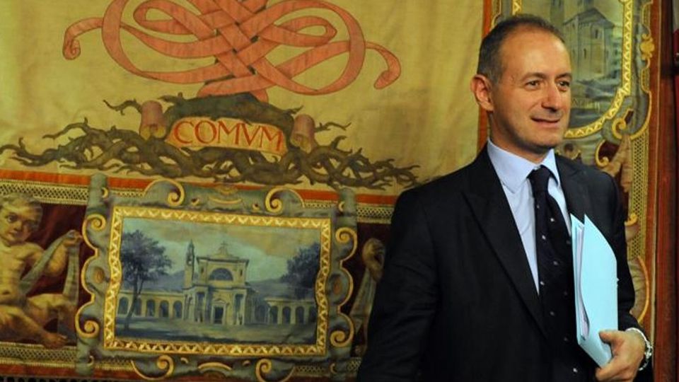 Como, ecco le accuse all’ex sindaco Stefano Bruni Il video della Gdf Como, ecco le accuse all’ex sindaco Stefano Bruni Il video della Gdf