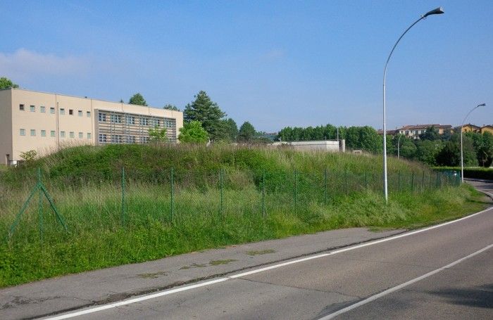i rovi e le sterpaglie nella zona a sud della nuova ala dell'istituto Fumagalli di Casatenov i rovi e le sterpaglie nella zona a sud della nuova ala dell'istituto Fumagalli di Casatenov