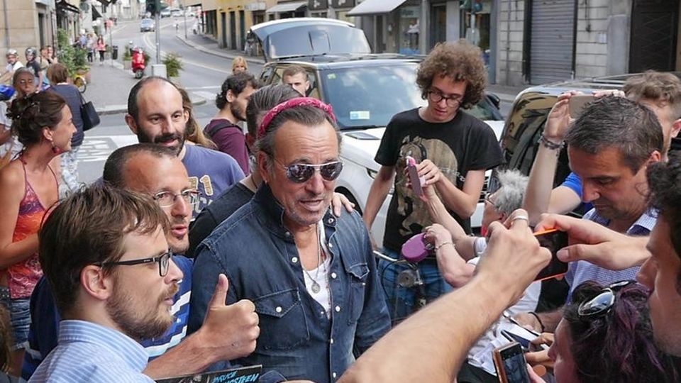 A tu per tu con Bruce Springsteen Lo shopping in centro del Boss ormai è un’abitudine A tu per tu con Bruce Springsteen Lo shopping in centro del Boss ormai è un’abitudine