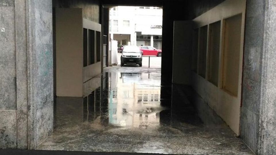 Lecco. Piazza Affari, fatta pulizia «Basta, ora le telecamere» Lecco. Piazza Affari, fatta pulizia «Basta, ora le telecamere»