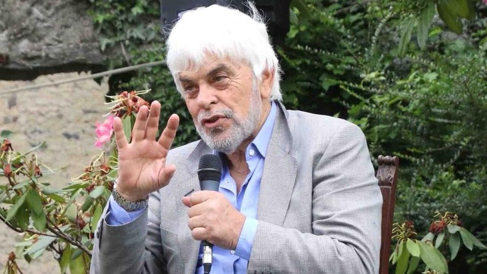 Premio alla carriera Il Manzoni festeggia lo scrittore Manfredi Premio alla carriera Il Manzoni festeggia lo scrittore Manfredi