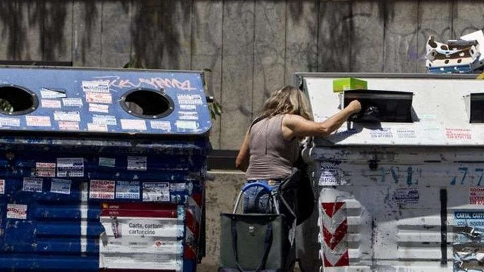 Italia, aumenta la povertà A rischio un cittadino su tre Italia, aumenta la povertà A rischio un cittadino su tre