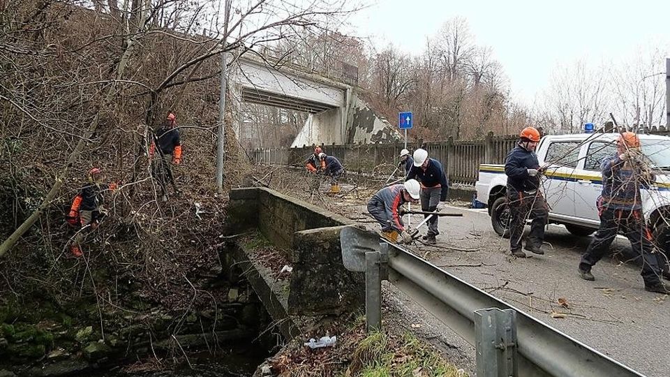 Protezione civile al lavoro Il Bevera ora è più sicuro Protezione civile al lavoro Il Bevera ora è più sicuro