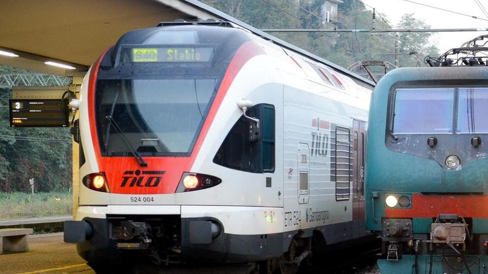 Tragedia su un treno Muore fulminato sul tetto Tragedia su un treno Muore fulminato sul tetto