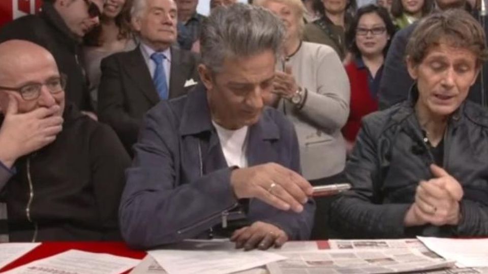 Bizzozero e Napoli-fogna Video ironico di Fiorello Bizzozero e Napoli-fogna Video ironico di Fiorello