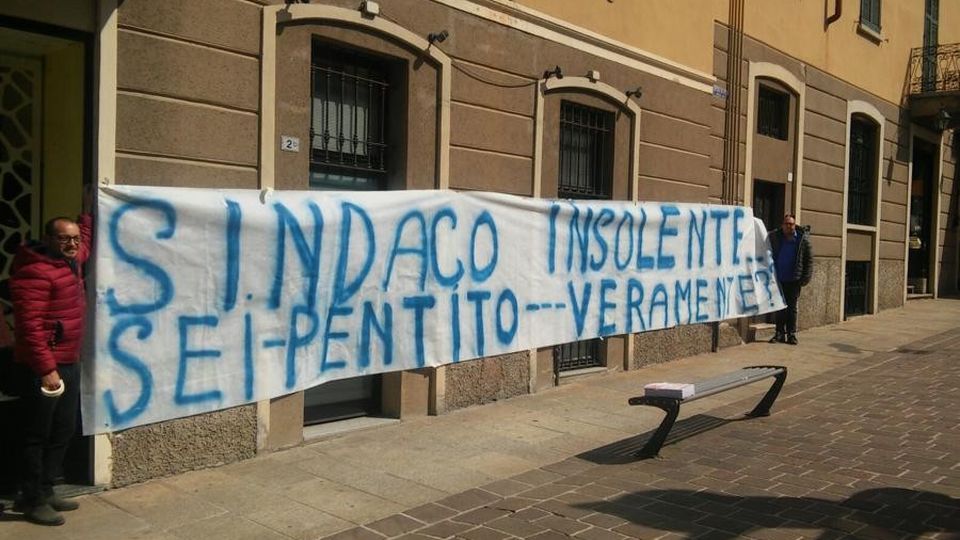 «Bizzozero a Napoli per scusarsi» «No, parlerò della rapina di Stato» «Bizzozero a Napoli per scusarsi» «No, parlerò della rapina di Stato»
