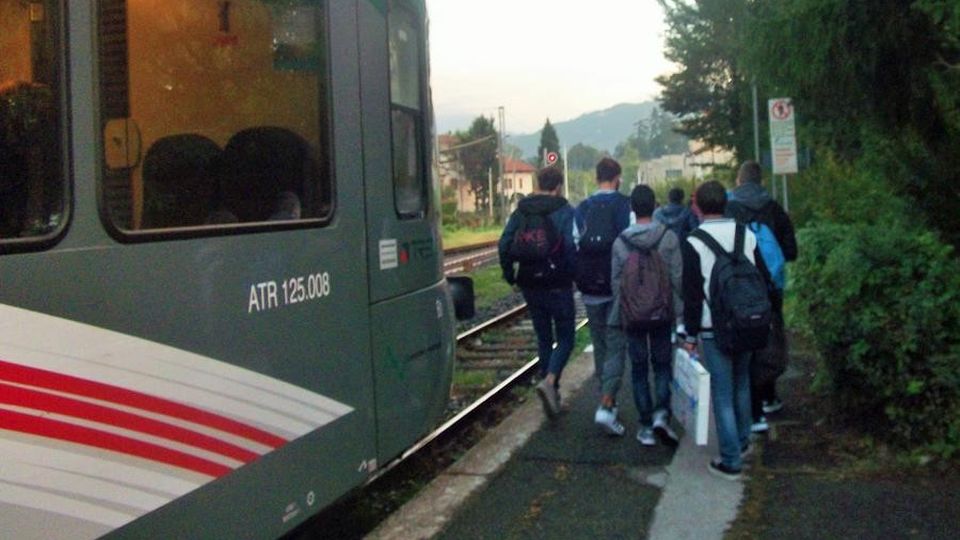 «Troppi ragazzi sui binari» La Ferrovie lanciano l’allarme «Troppi ragazzi sui binari» La Ferrovie lanciano l’allarme
