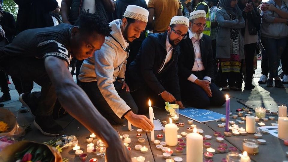 Manchester, kamikaze anglo-libico È caccia all’artificiere Manchester, kamikaze anglo-libico È caccia all’artificiere