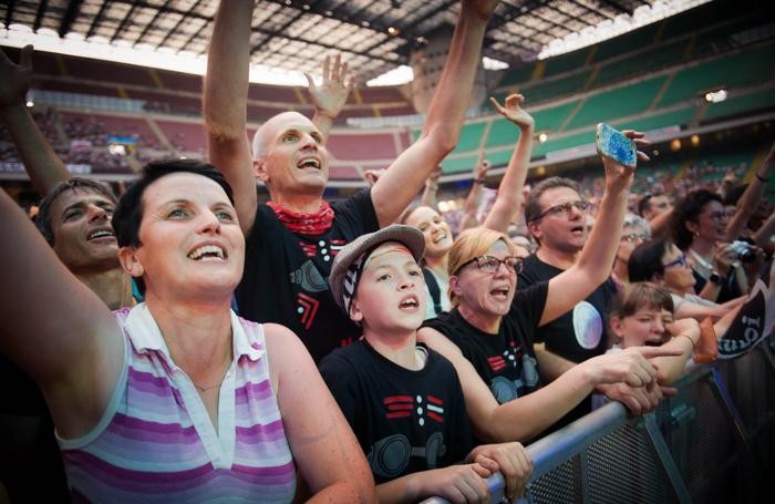 Milano pubblico in delirio per il concerto di Davide Van De Sfroos a San Siro