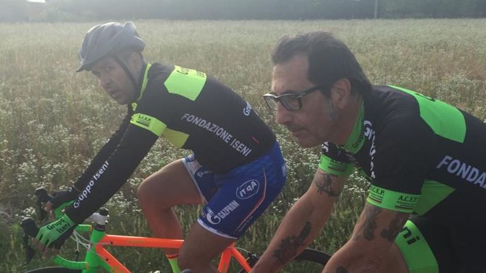 Colpito da infarto mentre sta correndo Dopo un mese è in sella alla bicicletta Colpito da infarto mentre sta correndo Dopo un mese è in sella alla bicicletta