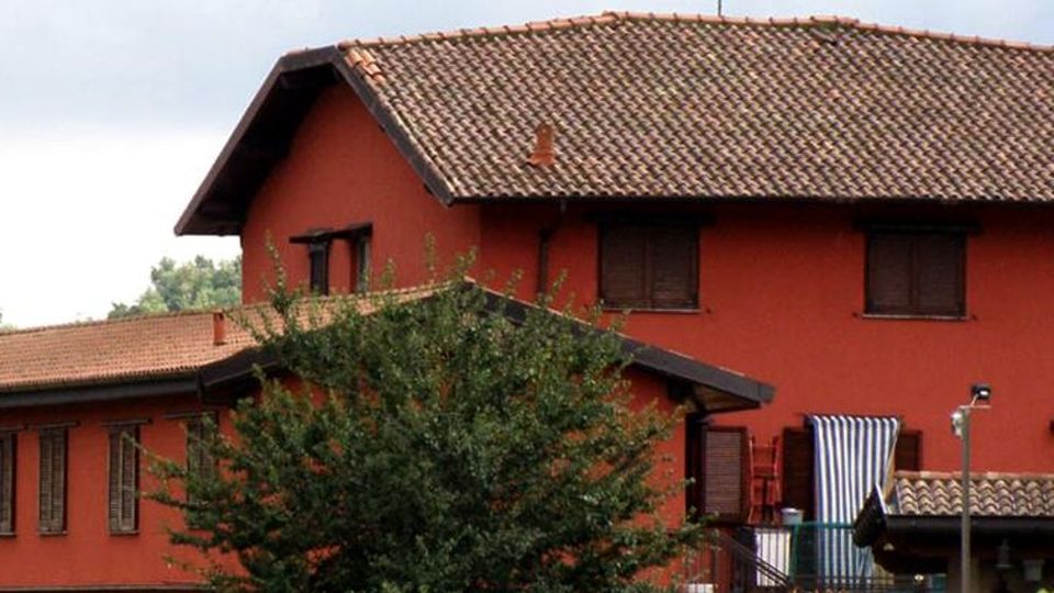 «Basta migranti nelle case del Comune» Erba, la coop sfrattata ora pulirà i locali «Basta migranti nelle case del Comune» Erba, la coop sfrattata ora pulirà i locali